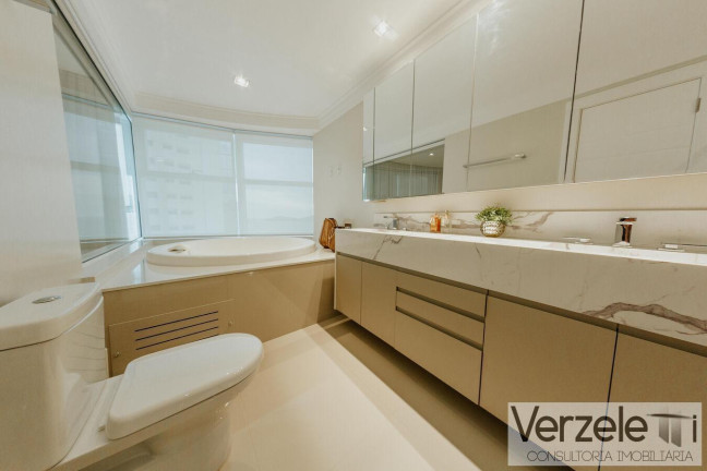 Imagem Apartamento com 3 Quartos à Venda, 164 m² em Pioneiros - Balneário Camboriú Imagem Apartamento com 3 Quartos à Venda, 164 m² em Pioneiros - Balneário Camboriú