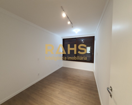 Imagem Casa com 3 Quartos à Venda, 300 m² em América - Joinville Imagem Casa com 3 Quartos à Venda, 300 m² em América - Joinville