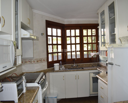 Imagem Imóvel com 4 Quartos à Venda, 170 m² em Região De Capivari - Campos Do Jordão Imagem Imóvel com 4 Quartos à Venda, 170 m² em Região De Capivari - Campos Do Jordão