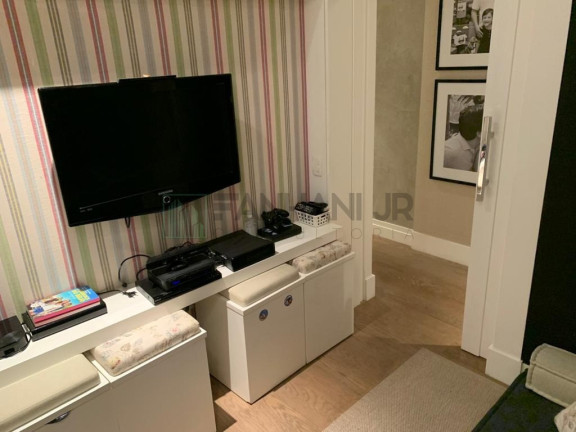 Imagem Imóvel com 4 Quartos à Venda, 245 m² em Jardim Europa - São Paulo Imagem Imóvel com 4 Quartos à Venda, 245 m² em Jardim Europa - São Paulo