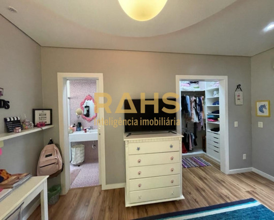 Imagem Casa com 3 Quartos à Venda, 1.365 m² em São Marcos - Joinville Imagem Casa com 3 Quartos à Venda, 1.365 m² em São Marcos - Joinville