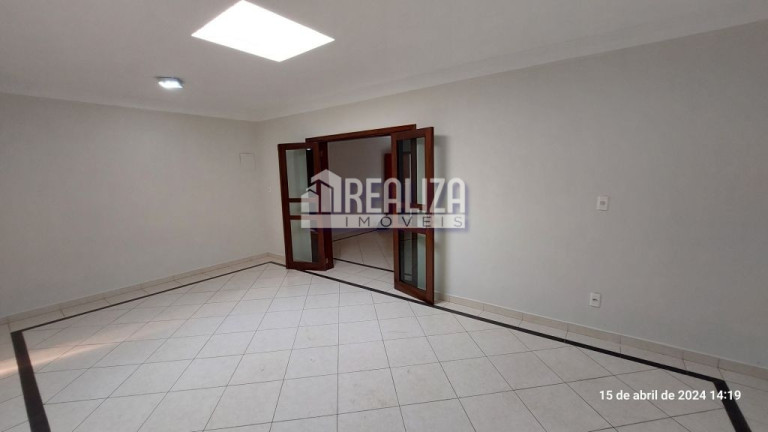 Imagem Sobrado com 4 Quartos para Alugar, 300 m² em Jardim Induberaba - Uberaba