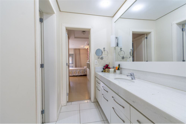 Imagem Casa com 4 Quartos à Venda,  em Moinhos De Vento - Canoas