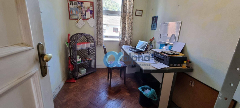 Imagem Casa com 4 Quartos à Venda, 500 m² em Mosela - Petrópolis