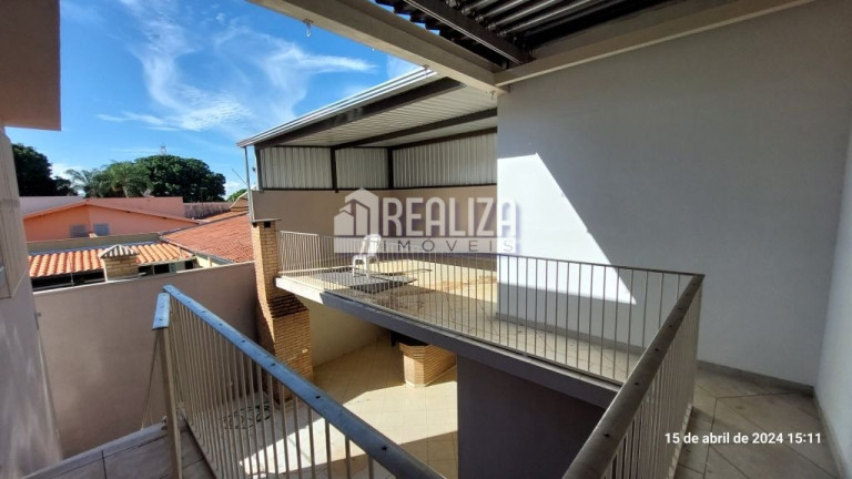 Imagem Sobrado com 4 Quartos para Alugar, 300 m² em Jardim Induberaba - Uberaba