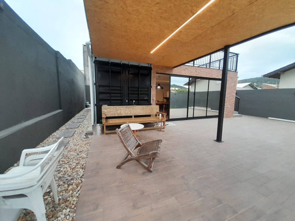 Imagem Casa com 4 Quartos para Temporada, 150 m² em Zimbros - Bombinhas Imagem Casa com 4 Quartos para Temporada, 150 m² em Zimbros - Bombinhas