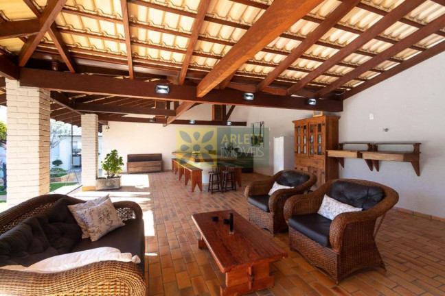Imagem Casa com 6 Quartos à Venda, 805 m² em Centro - Bombinhas Imagem Casa com 6 Quartos à Venda, 805 m² em Centro - Bombinhas
