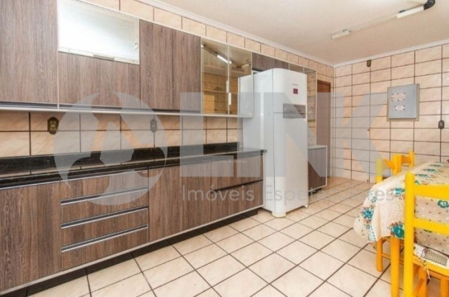 Imagem Casa com 4 Quartos à Venda, 259 m² em Jardim Itu - Porto Alegre Imagem Casa com 4 Quartos à Venda, 259 m² em Jardim Itu - Porto Alegre