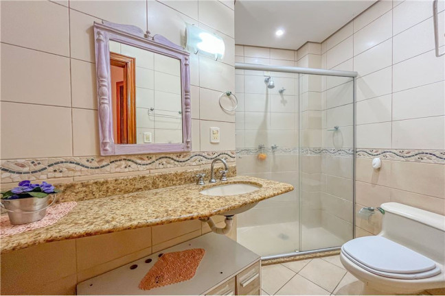 Imagem Casa com 3 Quartos à Venda, em Jardim Itu - Porto Alegre Imagem Casa com 3 Quartos à Venda, em Jardim Itu - Porto Alegre