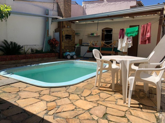 Imagem Casa com 4 Quartos à Venda, em Santa Tereza - Porto Alegre Imagem Casa com 4 Quartos à Venda, em Santa Tereza - Porto Alegre