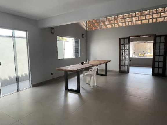 Imagem Casa com 3 Quartos à Venda, 242 m² em Caranda - Campo Grande