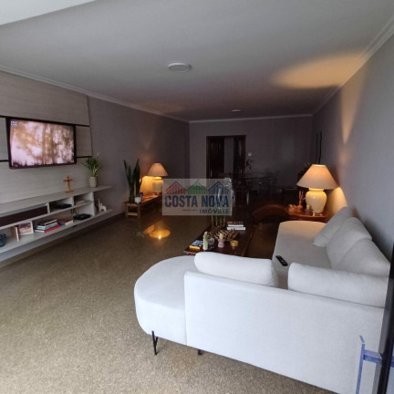 Apartamento com 3 Quartos à Venda, 208 m²