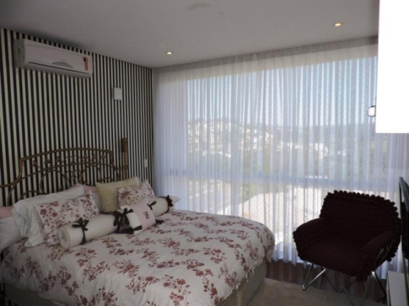 Imagem Casa com 4 Quartos à Venda, 613 m² em Golf Village - Carapicuíba Imagem Casa com 4 Quartos à Venda, 613 m² em Golf Village - Carapicuíba