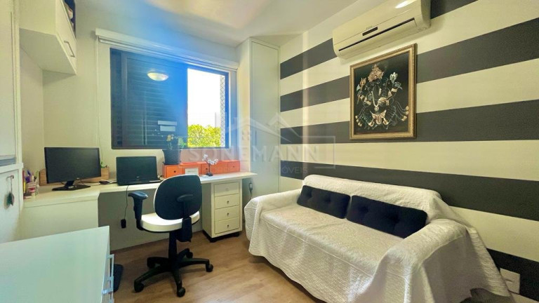 Imagem Apartamento com 3 Quartos à Venda, 142 m² em Centro - Florianópolis Imagem Apartamento com 3 Quartos à Venda, 142 m² em Centro - Florianópolis