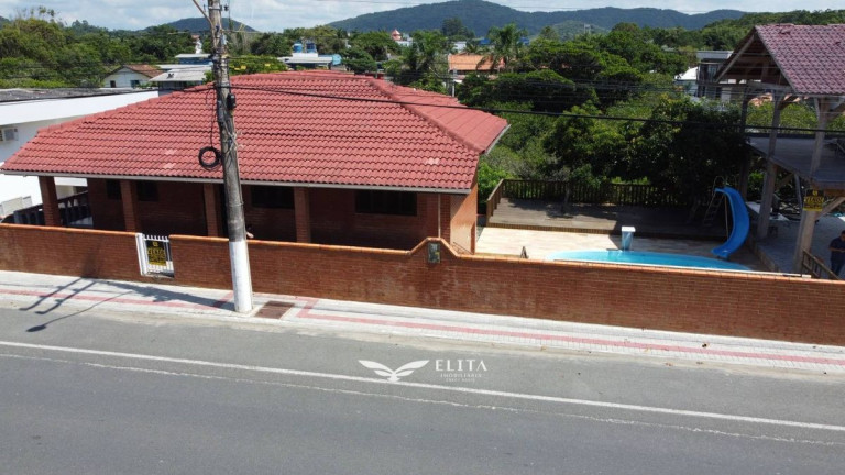 Imagem Casa com 6 Quartos à Venda,  em Itajuba - Barra Velha