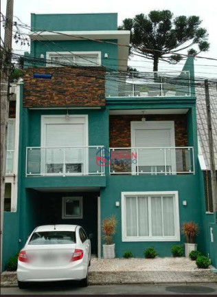 Sobrado com 3 Quartos à Venda, 200 m² em Pinheirinho - Curitiba