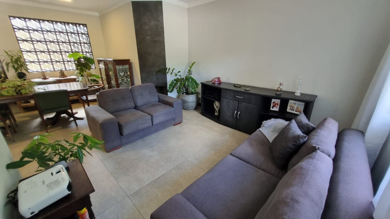 Imagem Casa com 3 Quartos à Venda, 260 m² em Vila Petrópolis - Atibaia Imagem Casa com 3 Quartos à Venda, 260 m² em Vila Petrópolis - Atibaia