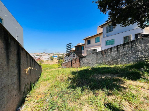 Imagem Terreno à Venda, 480 m² em Cabral - Contagem Imagem Terreno à Venda, 480 m² em Cabral - Contagem