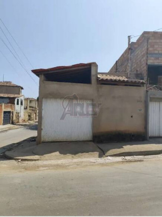 Casa com 2 Quartos à Venda,  em Santa Laura - Montes Claros