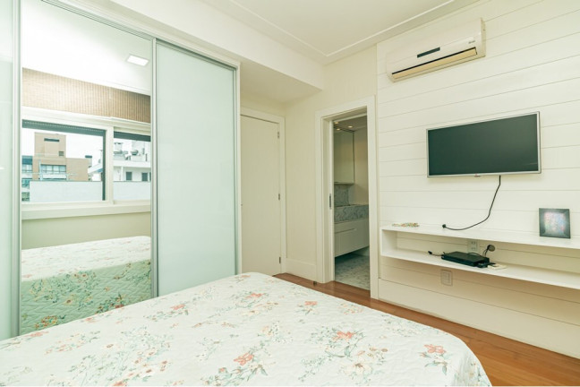 Imagem Apartamento com 3 Quartos à Venda, 275 m² em Rio Branco - Porto Alegre Imagem Apartamento com 3 Quartos à Venda, 275 m² em Rio Branco - Porto Alegre
