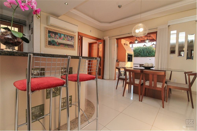 Imagem Casa com 3 Quartos à Venda, em Guarujá - Porto Alegre Imagem Casa com 3 Quartos à Venda, em Guarujá - Porto Alegre