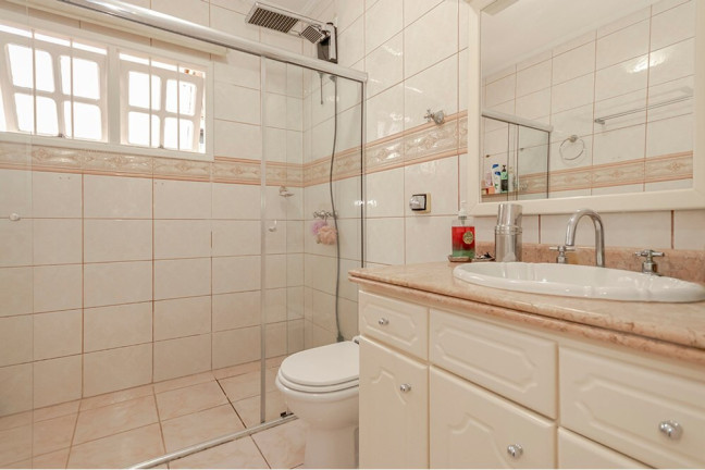 Imagem Casa com 4 Quartos à Venda, 233 m² em Jardim Itu - Porto Alegre Imagem Casa com 4 Quartos à Venda, 233 m² em Jardim Itu - Porto Alegre