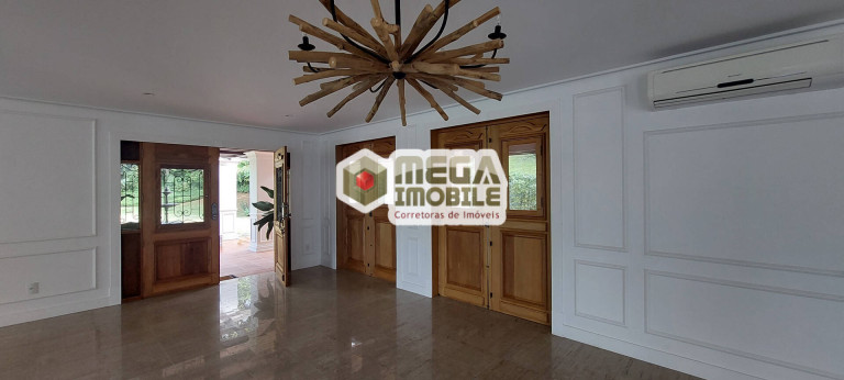 Imagem Casa com 5 Quartos à Venda, 900 m² em Córrego Grande - Florianópolis Imagem Casa com 5 Quartos à Venda, 900 m² em Córrego Grande - Florianópolis