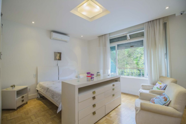 Imagem Apartamento com 4 Quartos à Venda, 251 m² em Moinhos De Vento - Porto Alegre