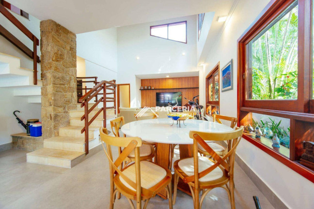 Imagem Casa com 6 Quartos à Venda, 334 m² em Riviera Módulo 19 - Bertioga Imagem Casa com 6 Quartos à Venda, 334 m² em Riviera Módulo 19 - Bertioga