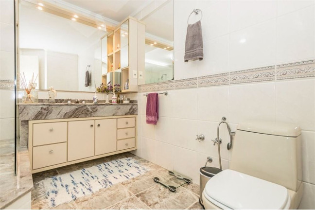 Imagem Casa com 4 Quartos à Venda, 525 m² em Jardim Sabará - Porto Alegre Imagem Casa com 4 Quartos à Venda, 525 m² em Jardim Sabará - Porto Alegre