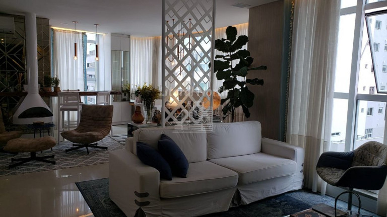 Imagem Apartamento com 3 Quartos à Venda, 134 m² em Centro - Balneário Camboriú Imagem Apartamento com 3 Quartos à Venda, 134 m² em Centro - Balneário Camboriú