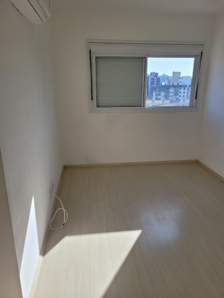 Imagem Imóvel com 2 Quartos à Venda,  em Passo Da Areia - Porto Alegre