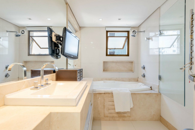 Imagem Apartamento com 3 Quartos à Venda, 187 m² em Bela Vista - Porto Alegre Imagem Apartamento com 3 Quartos à Venda, 187 m² em Bela Vista - Porto Alegre