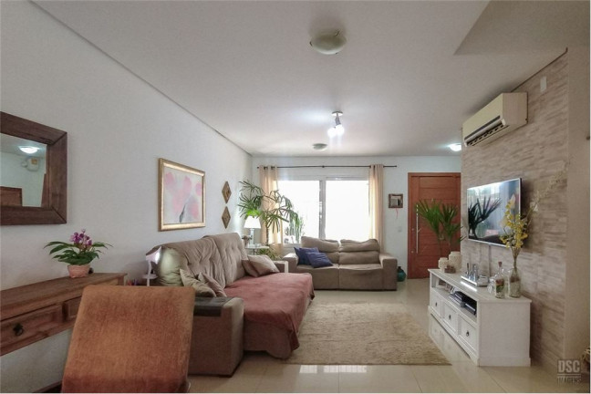 Imagem Casa com 3 Quartos à Venda, em Hípica - Porto Alegre Imagem Casa com 3 Quartos à Venda, em Hípica - Porto Alegre
