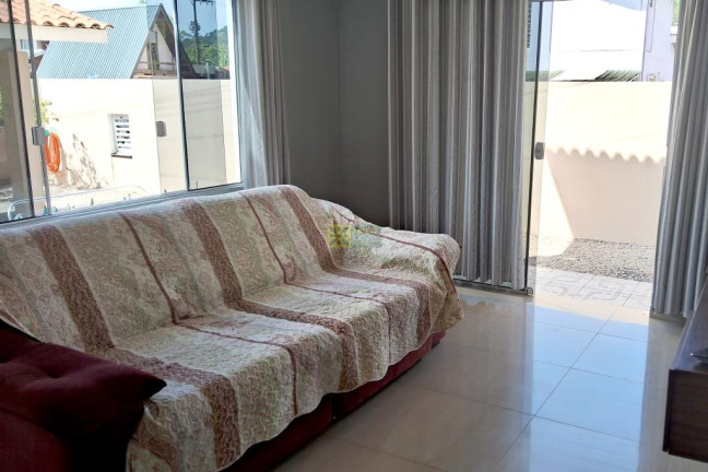 Imagem Casa com 3 Quartos para Alugar ou Temporada, 130 m² em Centro - Porto Belo Imagem Casa com 3 Quartos para Alugar ou Temporada, 130 m² em Centro - Porto Belo