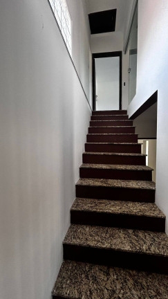 Imagem Sobrado com 4 Quartos à Venda, 218 m² em Vila Areao - Taubaté
