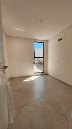 Imagem Casa com 4 Quartos à Venda, 158 m²