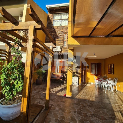Imagem Casa com 4 Quartos à Venda, 167 m² em Hípica - Porto Alegre Imagem Casa com 4 Quartos à Venda, 167 m² em Hípica - Porto Alegre