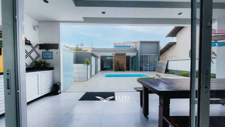 Imagem Sobrado com 4 Quartos à Venda, 246 m² em Tabuleiro - Barra Velha