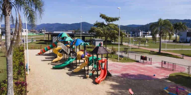 Imagem Casa com 4 Quartos à Venda, 231 m² em Santa Regina - Camboriú Imagem Casa com 4 Quartos à Venda, 231 m² em Santa Regina - Camboriú