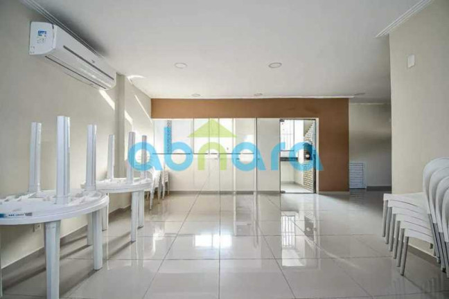 Imagem Apartamento com 2 Quartos à Venda, 75 m² em Copacabana - Rio De Janeiro