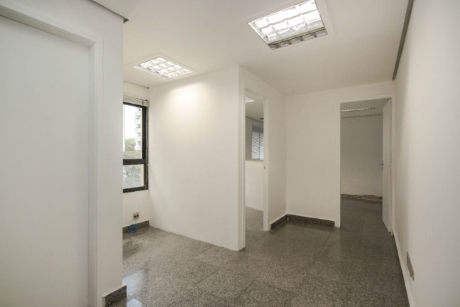 Sala Comercial à Venda, 28 m² em Itaim Bibi - São Paulo