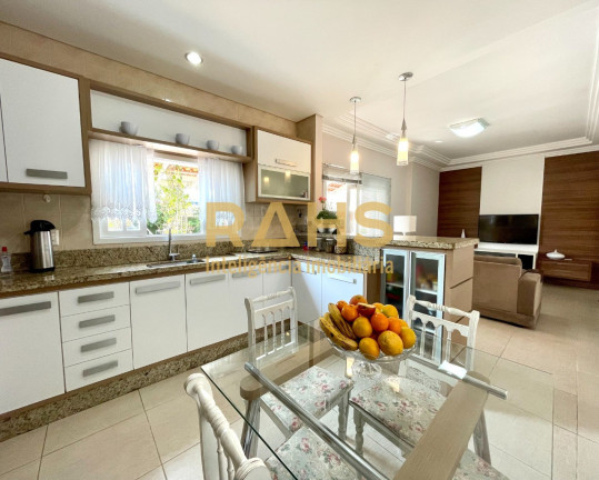 Imagem Casa com 3 Quartos à Venda, 265 m² em América - Joinville Imagem Casa com 3 Quartos à Venda, 265 m² em América - Joinville