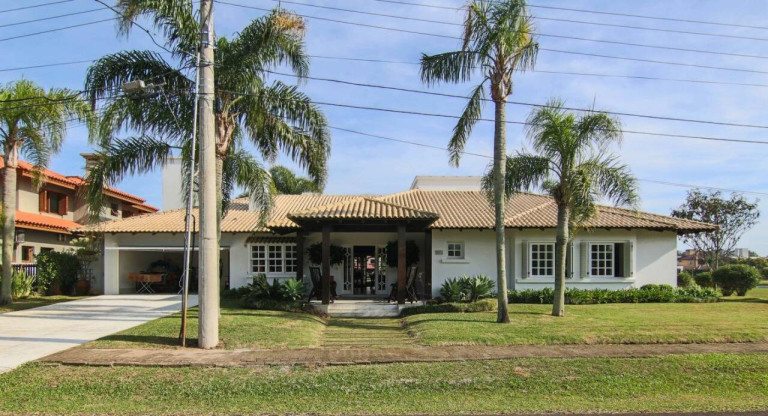 Imagem Casa com 5 Quartos à Venda, em Atlantida - Xangri-lá Imagem Casa com 5 Quartos à Venda, em Atlantida - Xangri-lá