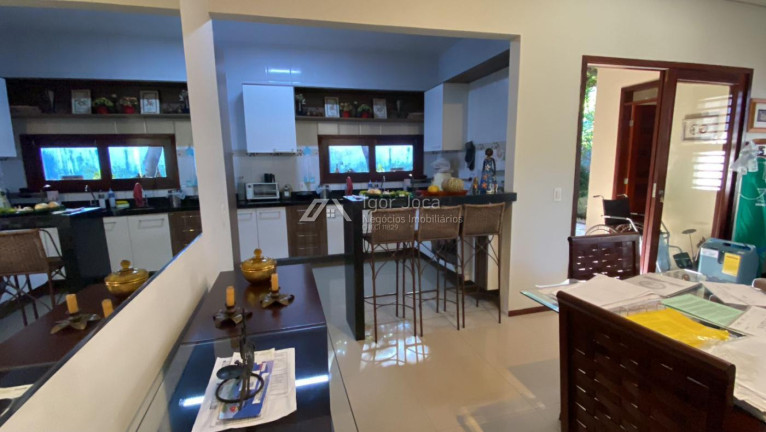 Imagem Casa com 4 Quartos à Venda, 194 m² em Centro - Eusébio
