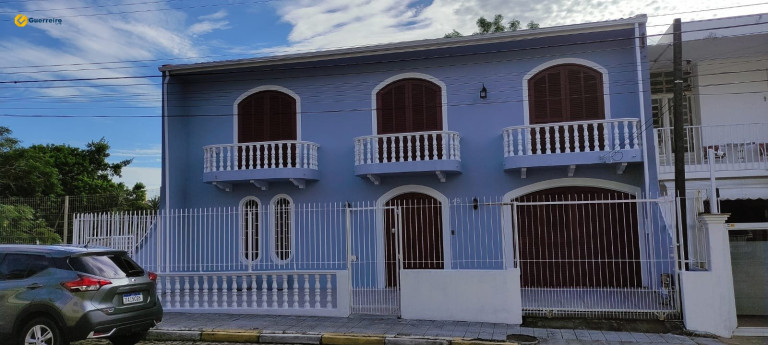 Casa com 4 Quartos à Venda, 300 m² em Coqueiros - Florianopolis