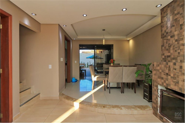 Imagem Casa com 3 Quartos à Venda, em Hípica - Porto Alegre Imagem Casa com 3 Quartos à Venda, em Hípica - Porto Alegre