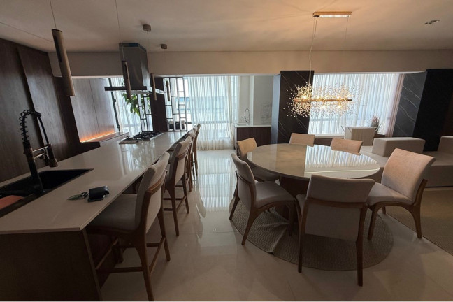 Imagem Imóvel com 3 Quartos à Venda, 157 m² em Centro - Balneário Camboriú Imagem Imóvel com 3 Quartos à Venda, 157 m² em Centro - Balneário Camboriú