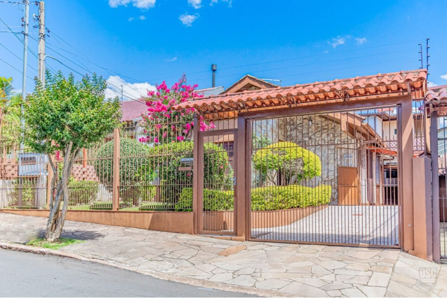 Imagem Casa com 5 Quartos à Venda, 131 m² em Cavalhada - Porto Alegre Imagem Casa com 5 Quartos à Venda, 131 m² em Cavalhada - Porto Alegre