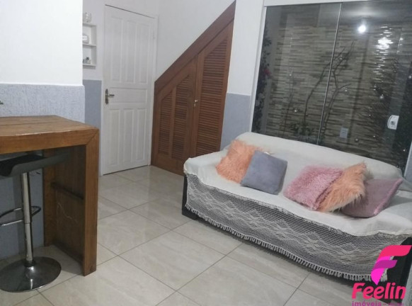 Imagem Casa com 6 Quartos à Venda, 198 m² em Armação - Florianópolis